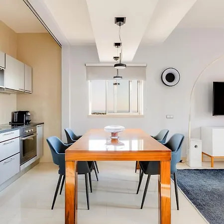 Sea-stretch Viewing Superking Flat By Bentobox البوفيرا